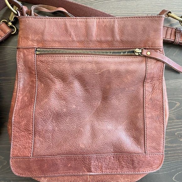 Lucky Brand Leather Crossbody Bag - Medium Size - Picture 7 of 10